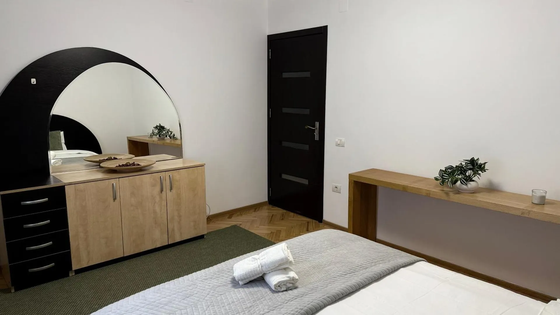 Stay Central Apartment 布加勒斯特